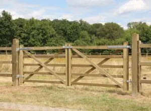 Barrière en bois jardin