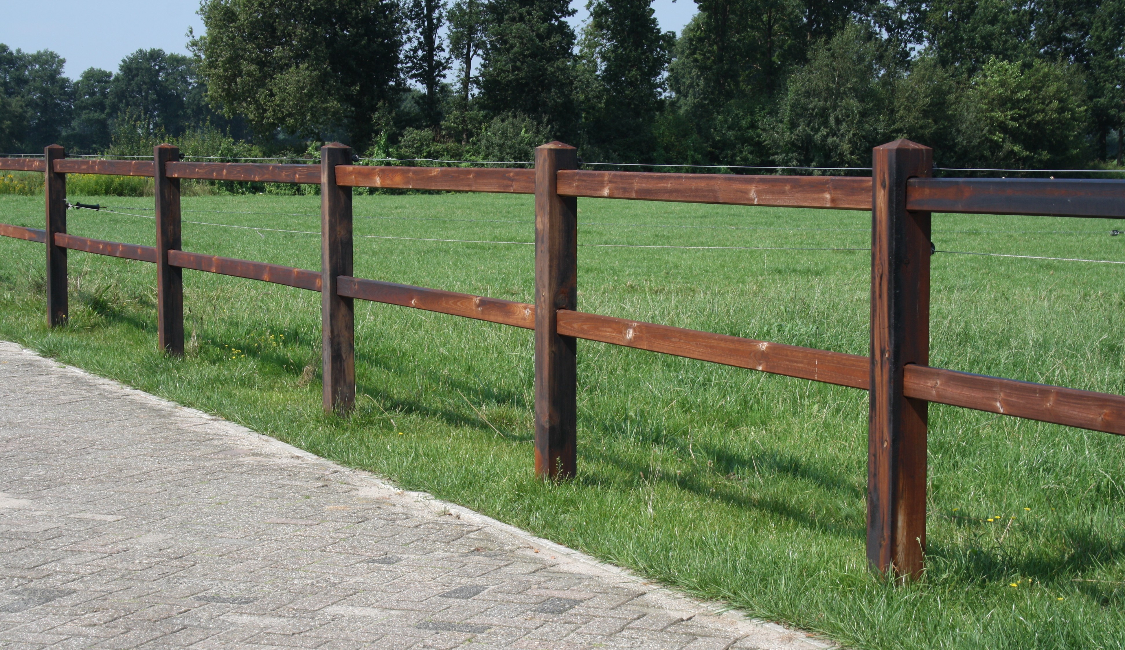 Clôture pour chevaux robuste créosoté | CLOTURE POUR CHEVAUX